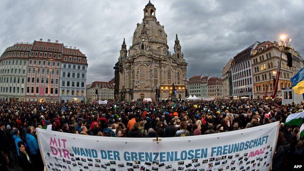 Акция против Пегиды 10 января в Дрездене. Ок. 35 тысяч участников.